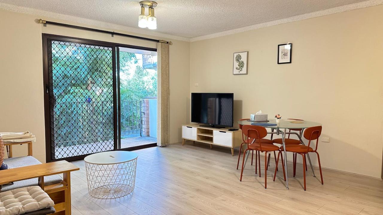 Macquarie And Metro Nearby Apartment Sydney